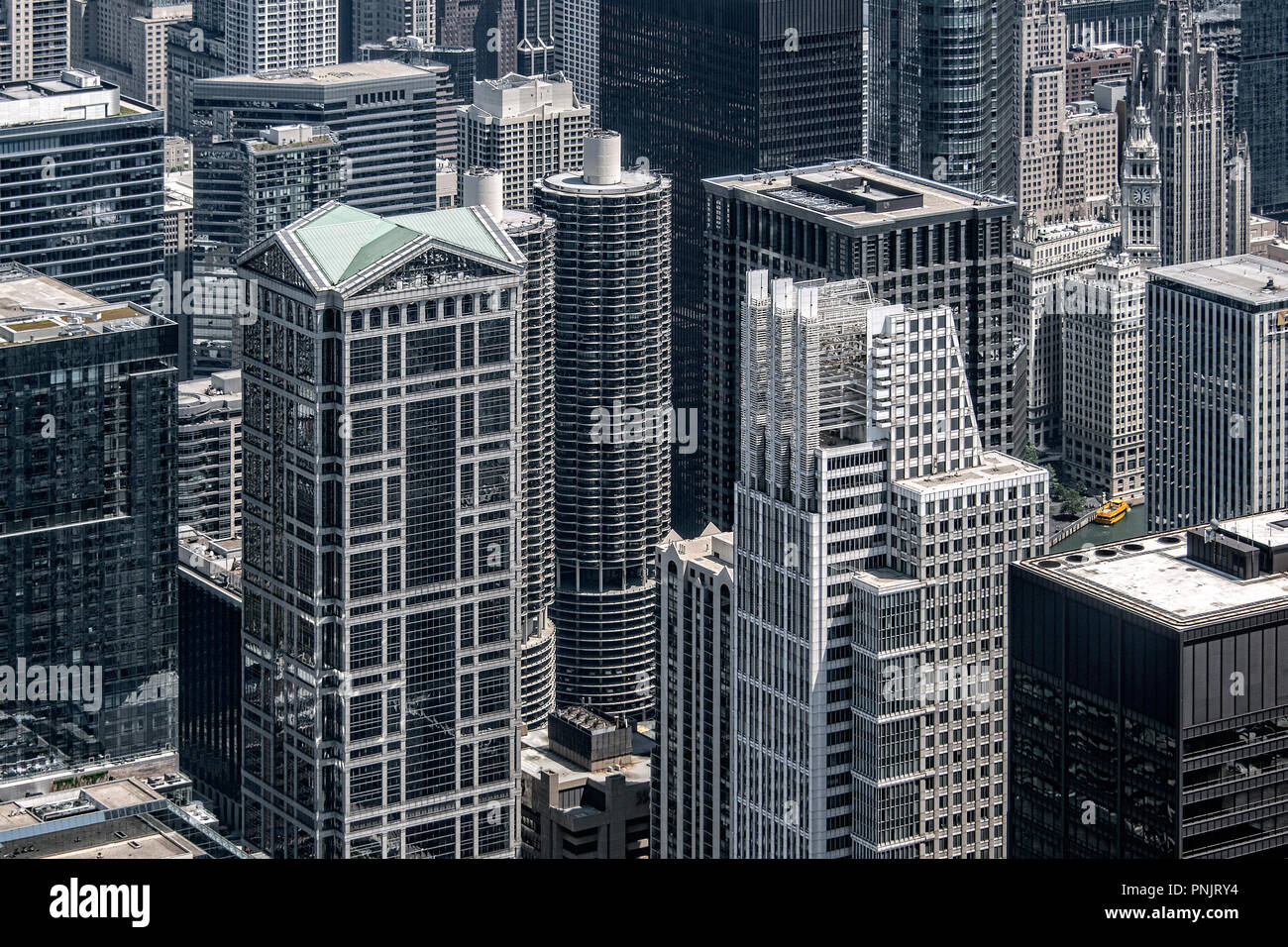 Vista dei grattacieli con Marina Towers da Willis Tower Lo Skydeck, 103 Piano, Downtown, Chicago, IL. Foto Stock