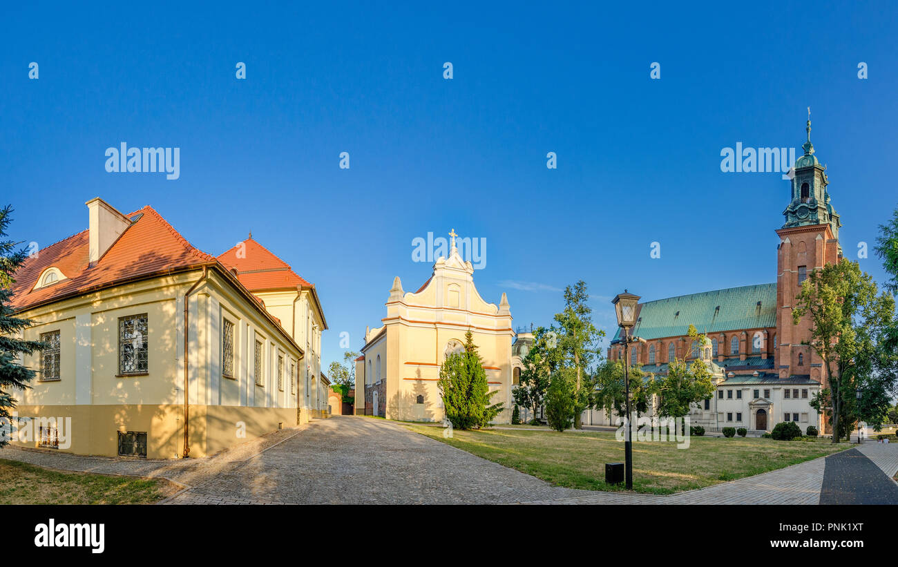 Gniezno, Grande Polonia provincia, Polonia. Lech's Hill, centro di pellegrinaggio. Museo Arcivescovile, chiesa di San Giorgio, il Royal Gniezno C Foto Stock