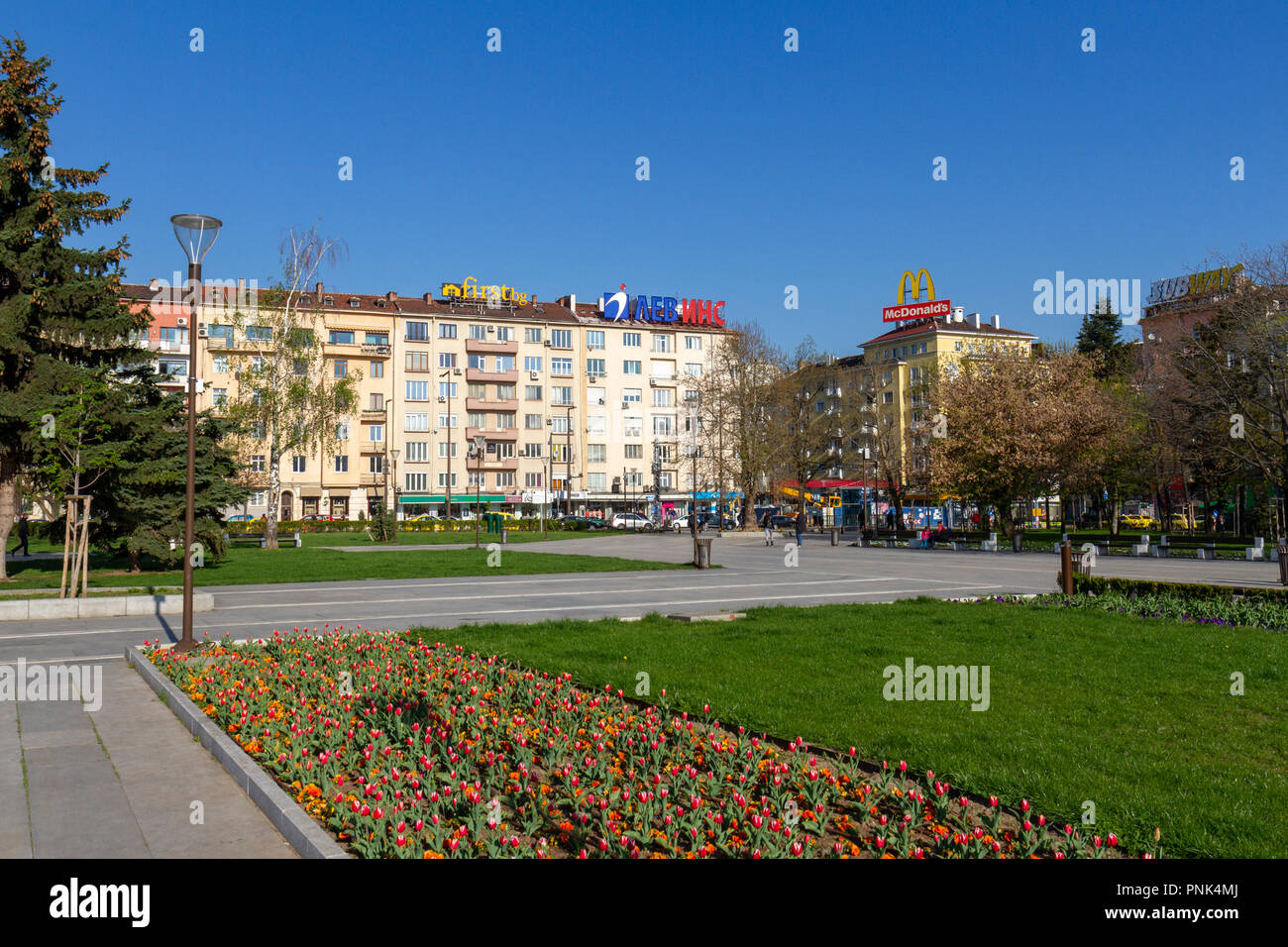 Vista generale della torre residenziale blocchi Parco di rivestimento del Palazzo Nazionale della Cultura nel centro di Sofia, Bulgaria. Foto Stock