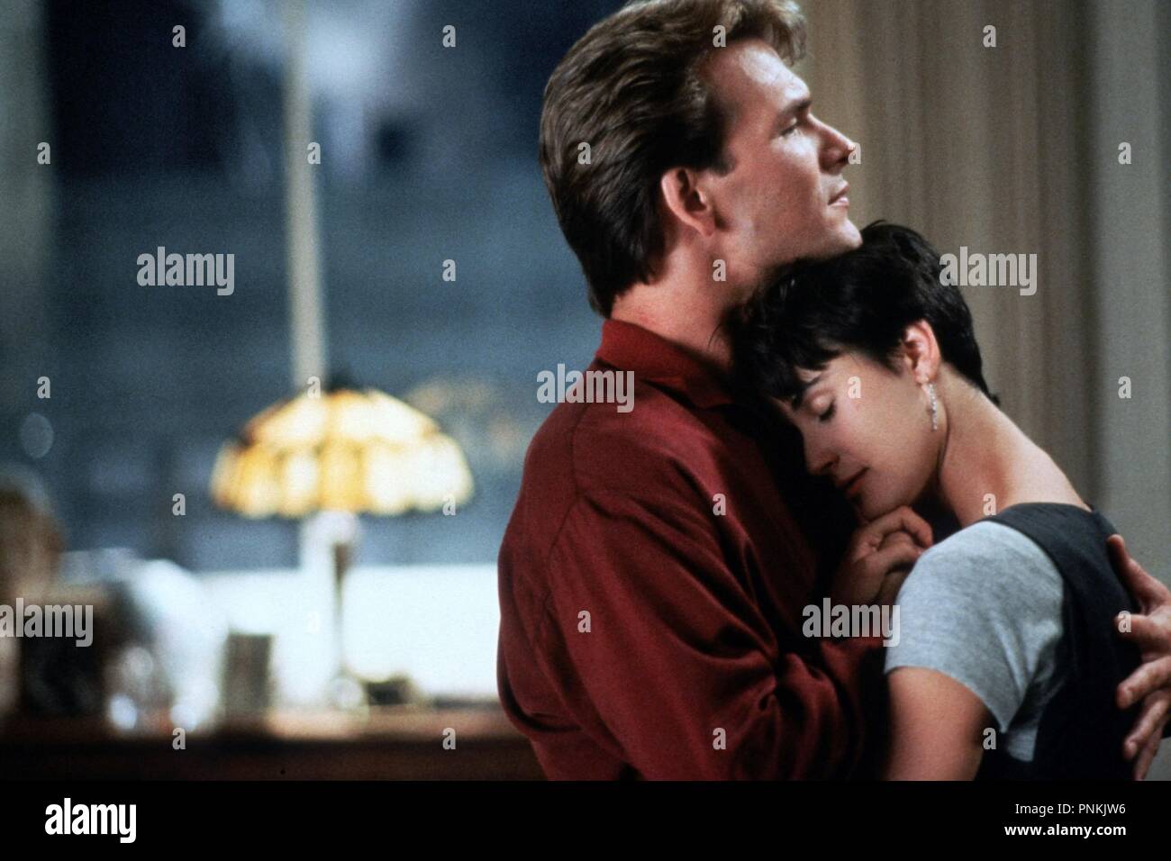 Pellicola originale titolo: GHOST. Titolo inglese: GHOST. Anno: 1990. Direttore: JERRY ZUCKER. Stelle: Demi Moore; Patrick Swayze. Credito: Paramount Pictures / Album Foto Stock