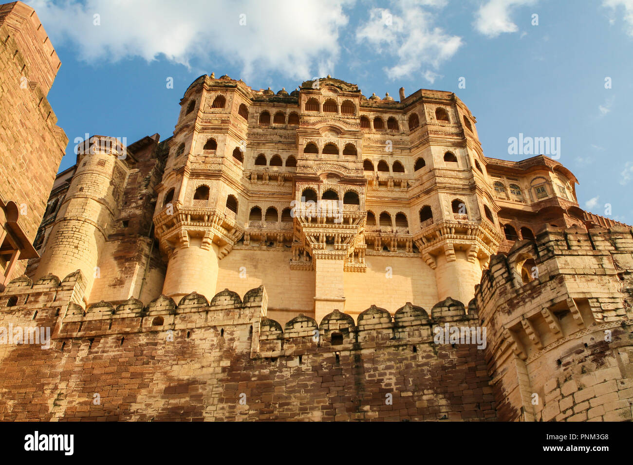 Mehrangarh o Mehran Fort (XV secolo), che si trova a Jodhpur, Rajasthan, è una delle più grandi fortezze in India Foto Stock