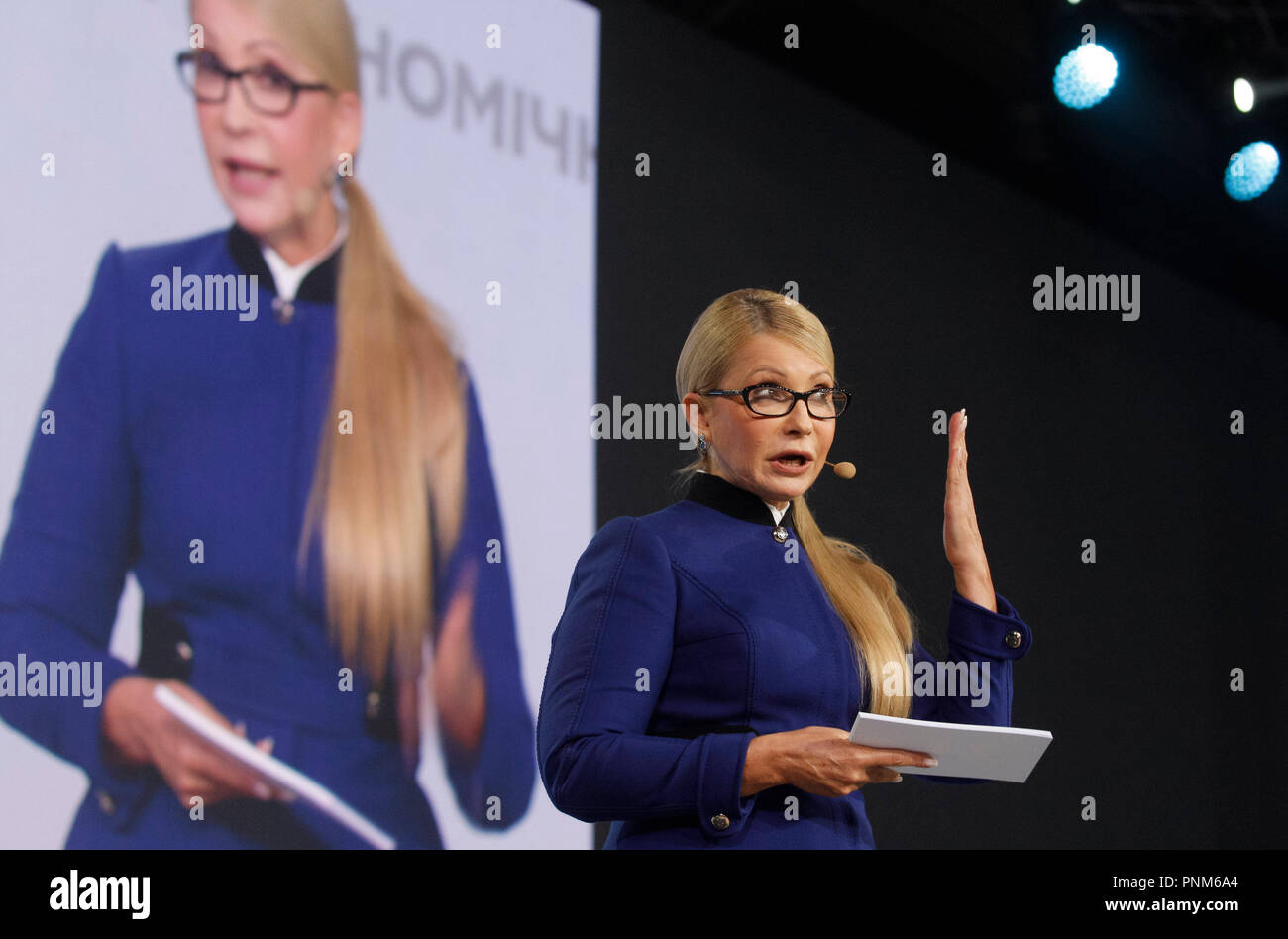 Yulia Tymoshenko ,ucraino leader dell opposizione è visto parlare durante la presentazione del nuovo corso economico dell' Ucraina di Kiev. Foto Stock