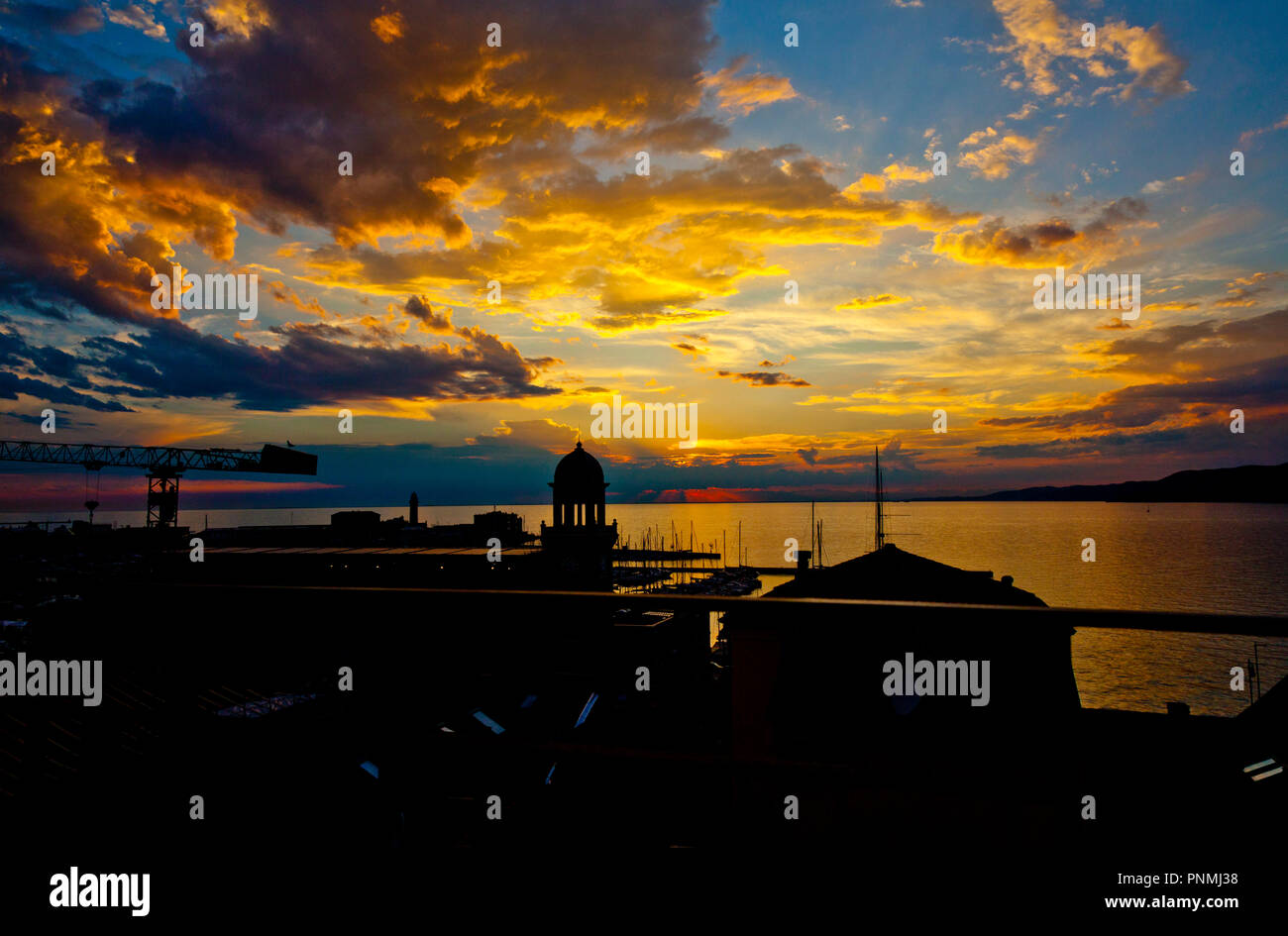 Sunset, Golfo di Trieste (Golfo di Trieste), Friuli provincia, Italia. Foto Stock