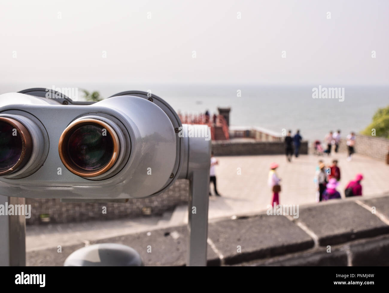 Binocolo mobile-pay a Laolongtou, Old Dragons Head, Shanhai Pass, Shanhaiguan, Qinhuangdao, Provincia di Hebei, Cina. Foto Stock