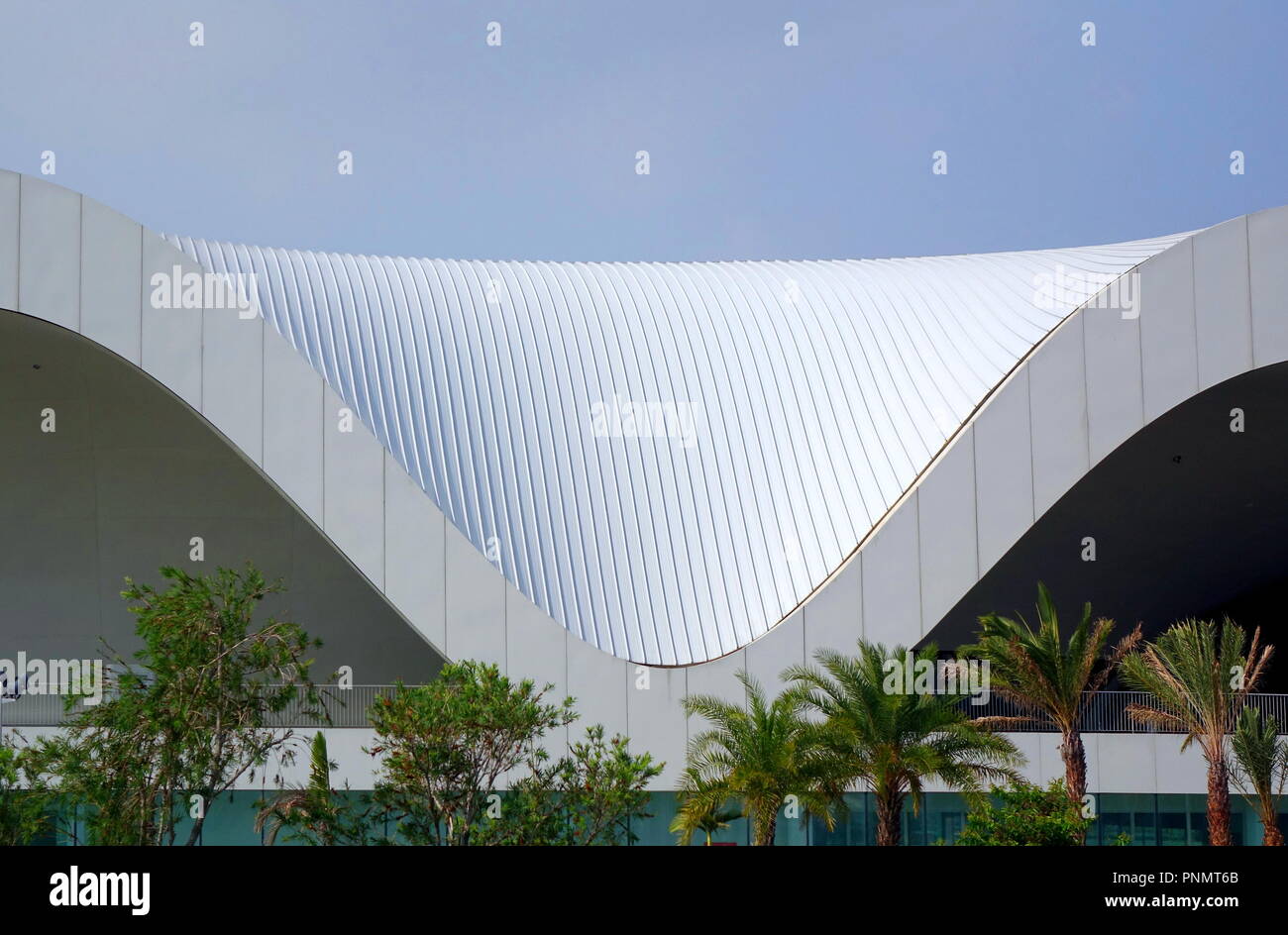 KAOHSIUNG, Taiwan - 5 Maggio 2018: un dettaglio del recentemente completato il Centro Nazionale per le Arti dello Spettacolo si trova nel Weiwuying Metropolitan Par Foto Stock