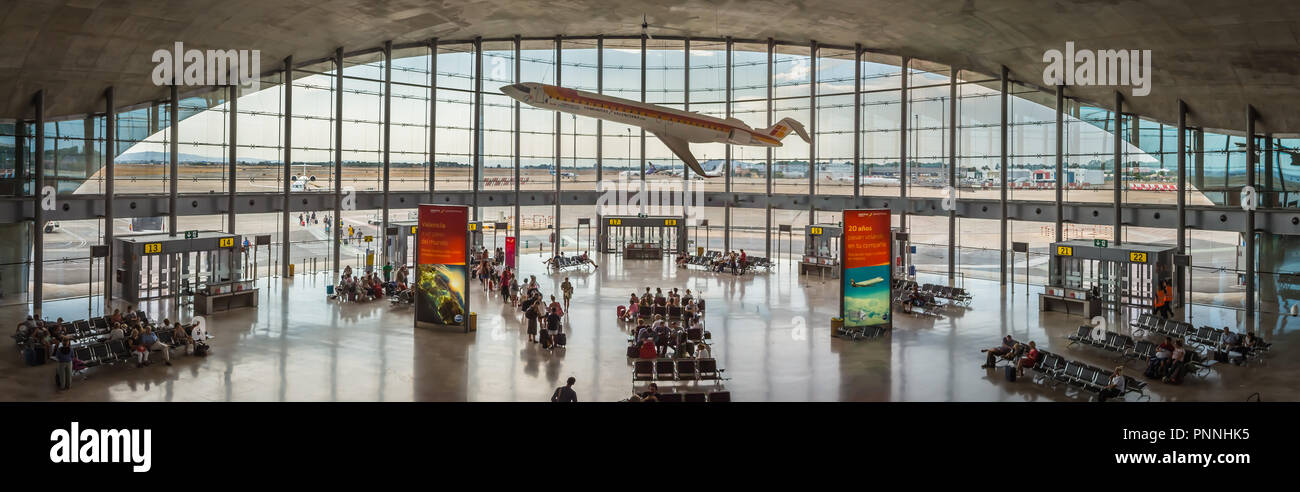 Velancia. Spagna - 6 Agosto 2018: HDR panorama della sala di Manises aiprort Foto Stock