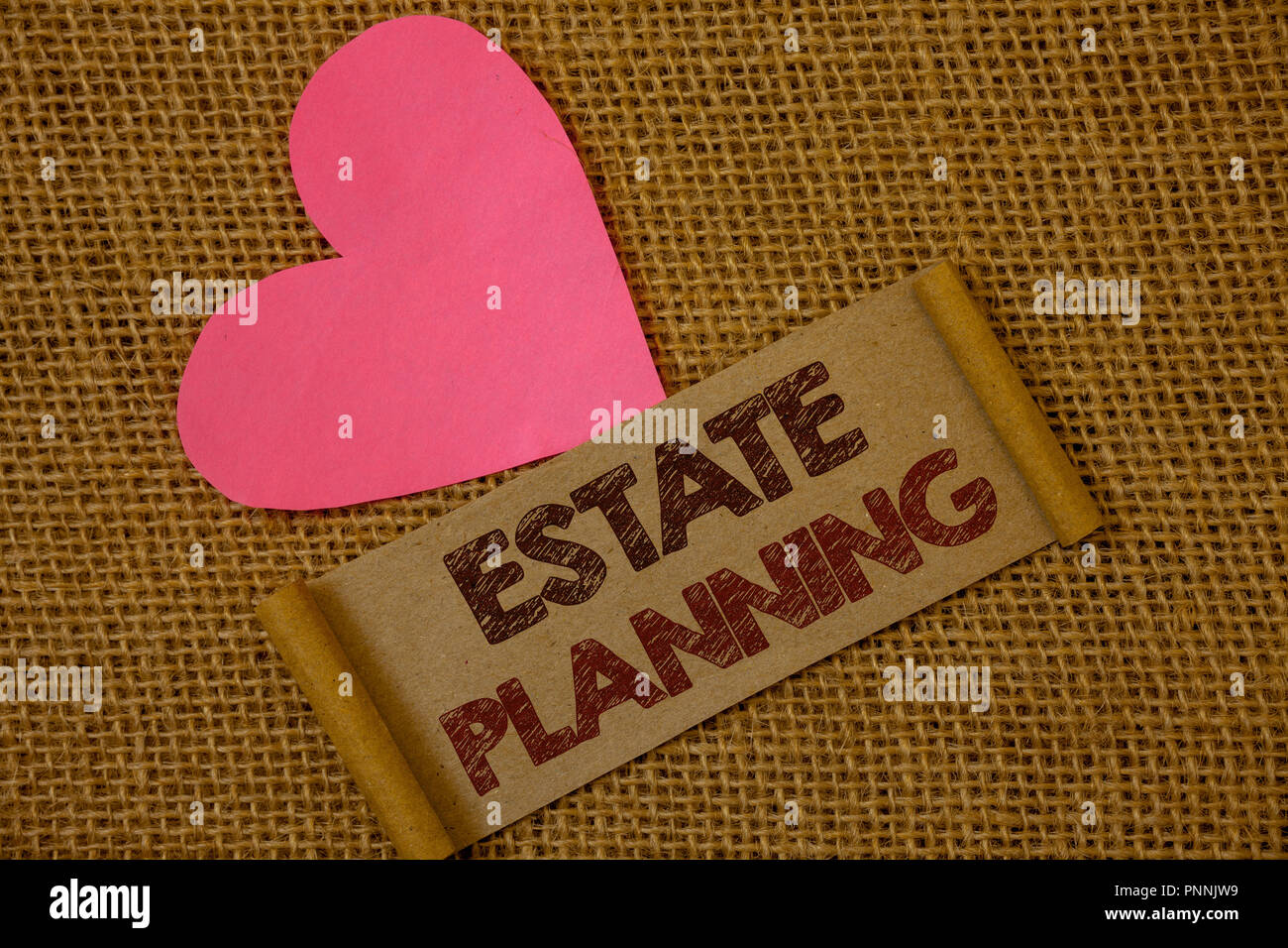 Testo della scrittura pianificazione successoria. Concetto significato Assicurazione Investimento piano di pensionamento proprietà ipoteca idee sulla vecchia carta vintage black red letter Foto Stock