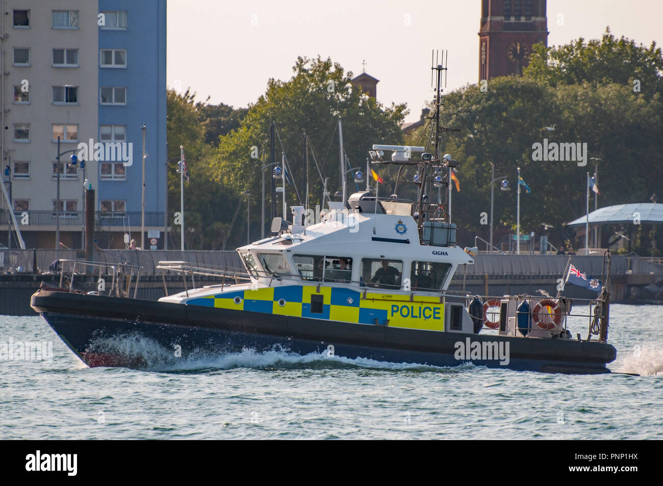 Il MOD barca di polizia "Gigha " di pattuglia nel porto di Portsmouth, Regno Unito il pomeriggio del 31 agosto 2018. Foto Stock