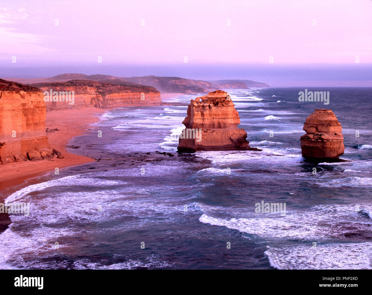 Formazioni di calcare nel grande oceano meridionale, Great Ocean Road, Parco Nazionale di Port Campbell, Victoria Australia Foto Stock