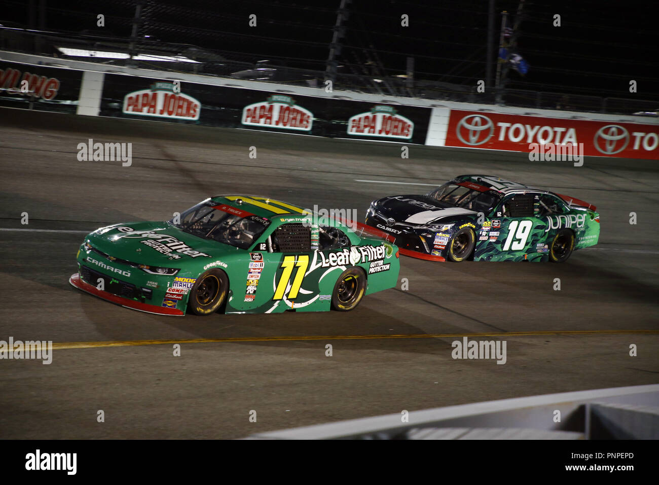 Richmond, Virginia, Stati Uniti d'America. Xxi Sep, 2018. Ryan Truex (11) battaglie per la posizione durante il Go Bowling 250 a Richmond Raceway in Richmond, Virginia. Credito: Chris Owens Asp Inc/ASP/ZUMA filo/Alamy Live News Foto Stock