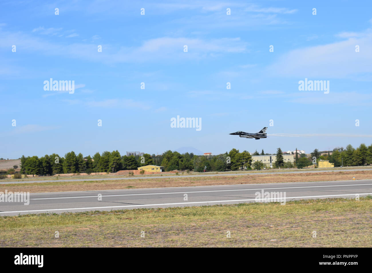 Atene, Grecia, 22 settembre, 2018. Aria belga Forza F-16 di decollo, Tanagra Airforce Base, Grecia. Credito: Angelos Theofilatos/Alamy Live News. Foto Stock