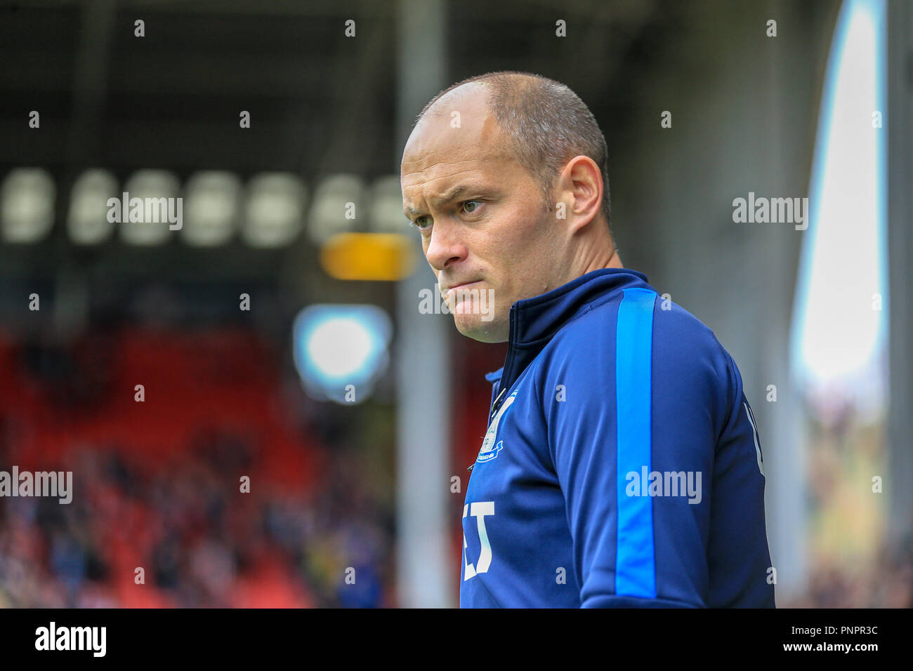 Il 22 settembre 2018, Bramall Lane, Sheffield, Inghilterra; Sky Campionato Bet Sheffield Regno v Preston North End ; Alex Neil manager di Preston Credito: Mark Cosgrove/News immagini solo uso editoriale nessun uso non autorizzato di audio, video, dati, calendari, club/campionato loghi o 'live' servizi. Online in corrispondenza uso limitato a 45 immagini, nessun video emulazione. Nessun uso in scommesse, giochi o un singolo giocatore/club/league pubblicazioni e tutti English Football League immagini sono soggette a licenza DataCo Foto Stock