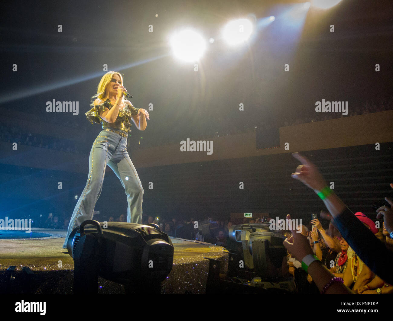 Bournemouth, Regno Unito. Il 22 agosto 2018. Il cantante Kylie Minogue esegue presso il Centro Internazionale di Bournemouth alla folla come parte del suo tour d'oro. Foto Stock