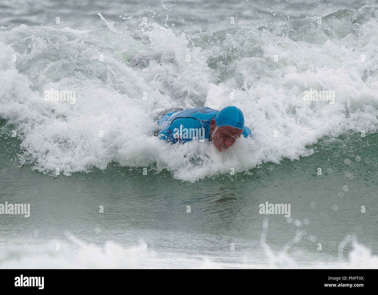 Cornwall, Regno Unito. 22 settembre 2018. Corpo del Regno Unito campionati di surf a Fistral Beach Cornovaglia, Slyde Handboards e Handplanes aiutare i concorrenti aquaplane onde,UK 22nd, Settembre, 2018 Robert Taylor/Alamy Live News. Newquay, Cornwall, Regno Unito. Credito: Robert Taylor/Alamy Live News Foto Stock