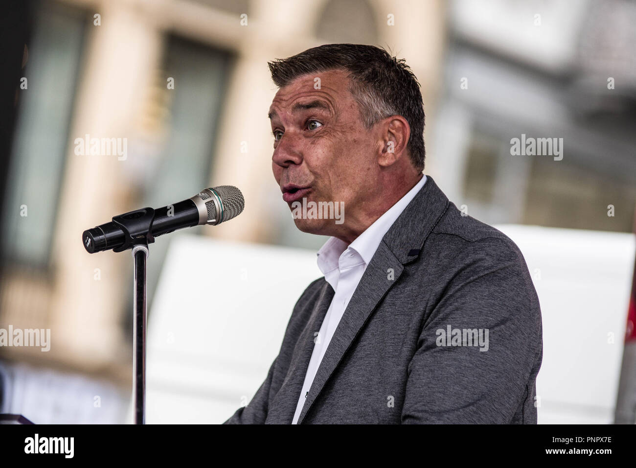 Monaco di Baviera, Germania. Il 22 settembre, 2018. Richard Graupner dell'AFD. Questo Oktoberfest sabato il lontano-diritto di estrema destra alternativa per la Germania (AFD) partito organizzato due manifestazioni nel centro di Monaco, uno a Max Joseph Platz e il secondo a Stachus. Alla riunione hanno partecipato a numerose figure di estrema destra dello spettro, compreso il neo-nazisti, Heinz Meyer di Pegida Monaco di Baviera che si trova sotto il terrorismo il monitoraggio e i membri dell'Identitaere estremisti Bewegung. Credito: Sachelle Babbar/ZUMA filo/Alamy Live News Foto Stock