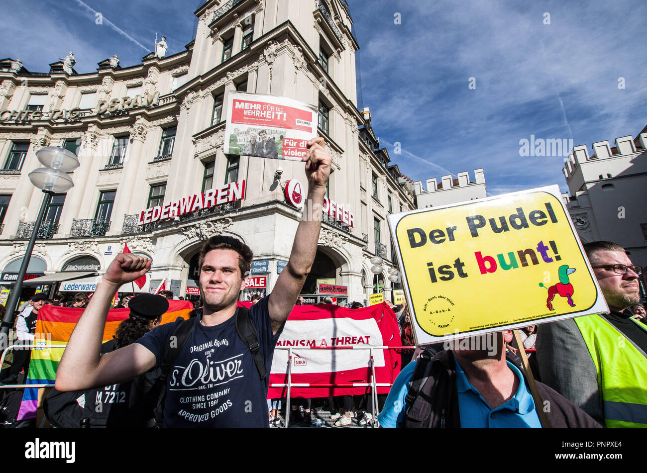 Monaco di Baviera, Germania. Il 22 settembre, 2018. Questo Oktoberfest sabato il lontano-diritto di estrema destra alternativa per la Germania (AFD) partito organizzato due manifestazioni nel centro di Monaco, uno a Max Joseph Platz e il secondo a Stachus. Alla riunione hanno partecipato a numerose figure di estrema destra dello spettro, compreso il neo-nazisti, Heinz Meyer di Pegida Monaco di Baviera che si trova sotto il terrorismo il monitoraggio e i membri dell'Identitaere estremisti Bewegung. Credito: Sachelle Babbar/ZUMA filo/Alamy Live News Foto Stock