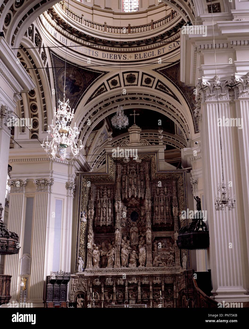 Interno-RETABLO MAYOR-1509 CON ELEMENTOS GOTICOS/RENACENTISTAS. Autore: FORMENT DAMIAN. Posizione: BASILICA DEL PILAR. Spagna. Foto Stock