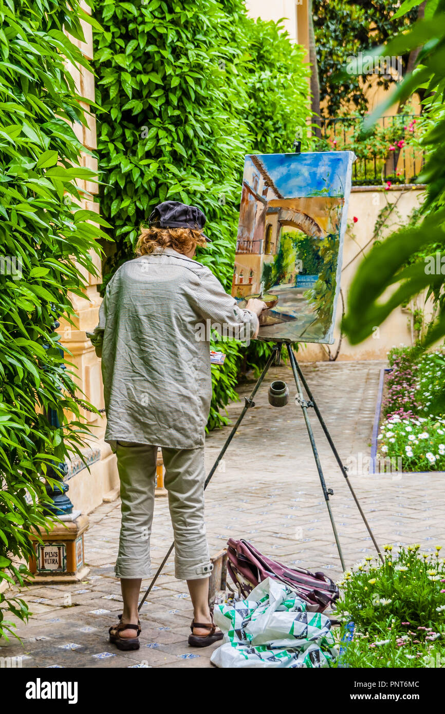 La pittura dell'artista nei giardini dei Reales Alcazares, Siviglia, Spagna. Foto Stock