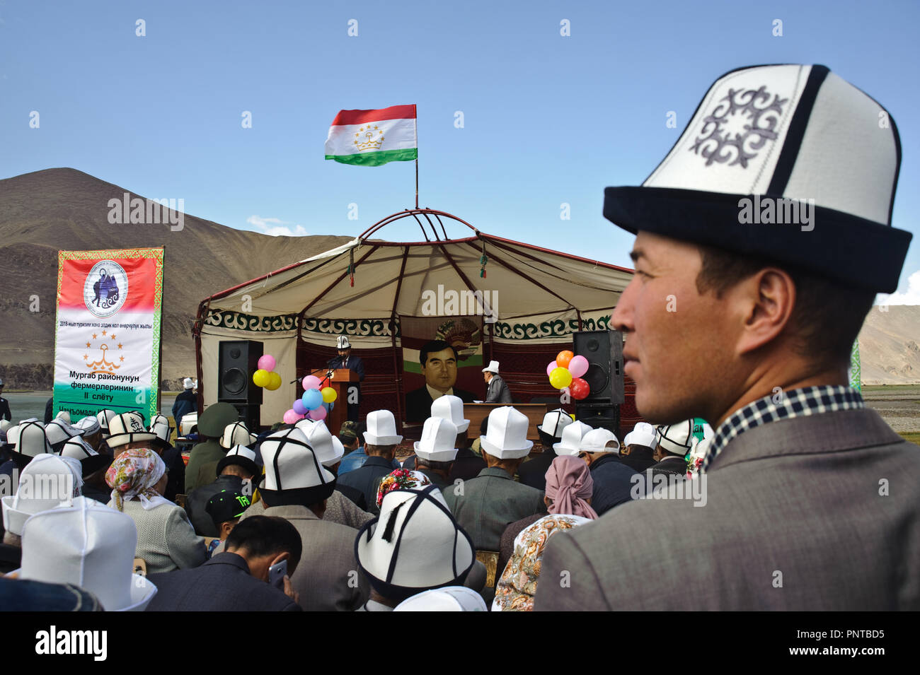 Di Kirghizistan le persone che partecipano a una riunione nell'altopiano del Pamir ( Tagikistan) Foto Stock