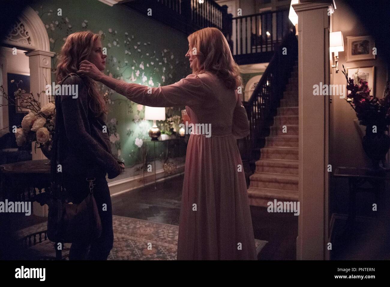 Stagione 1. Pellicola originale titolo: oggetti appuntiti. Titolo inglese: oggetti appuntiti. Anno: 2018. Direttore: MARTI NOXON. Stelle: Amy Adams; PATRICIA CLARKSON. Credito: BLUMHOUSE PROD/EONE TV / Album Foto Stock