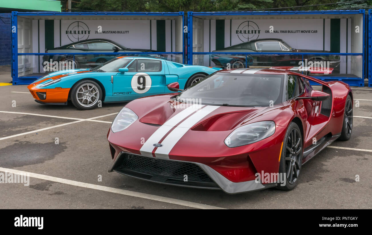 ROYAL OAK, MI/USA - Agosto 17, 2018: UN 2017 e 2006 Ford GT E 2019 e originale 1968 Ford Mustang Bullitt vetture a Woodward crociera da sogno. Foto Stock