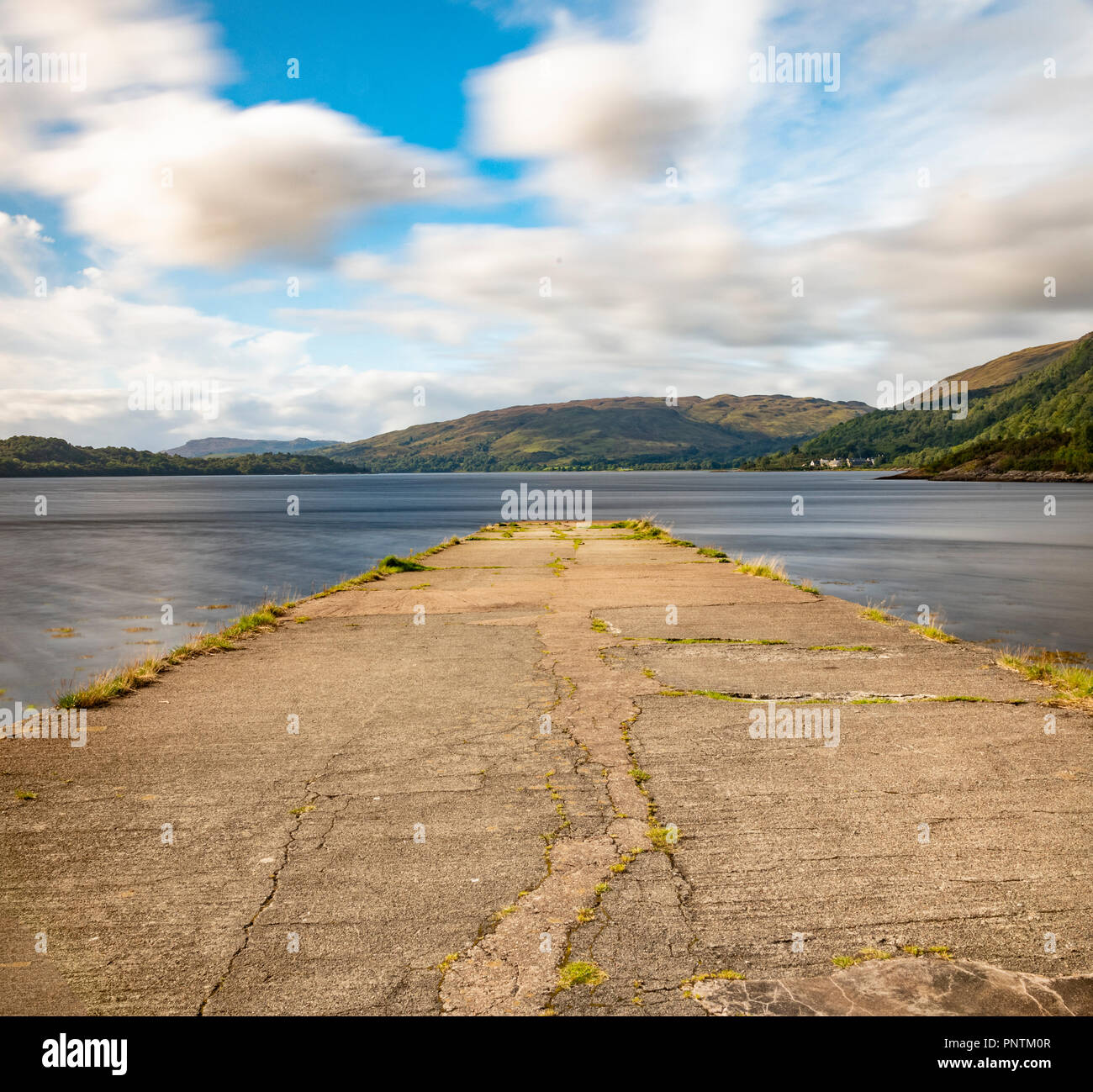 Molo disusato, Loch Etive, Scozia Foto Stock
