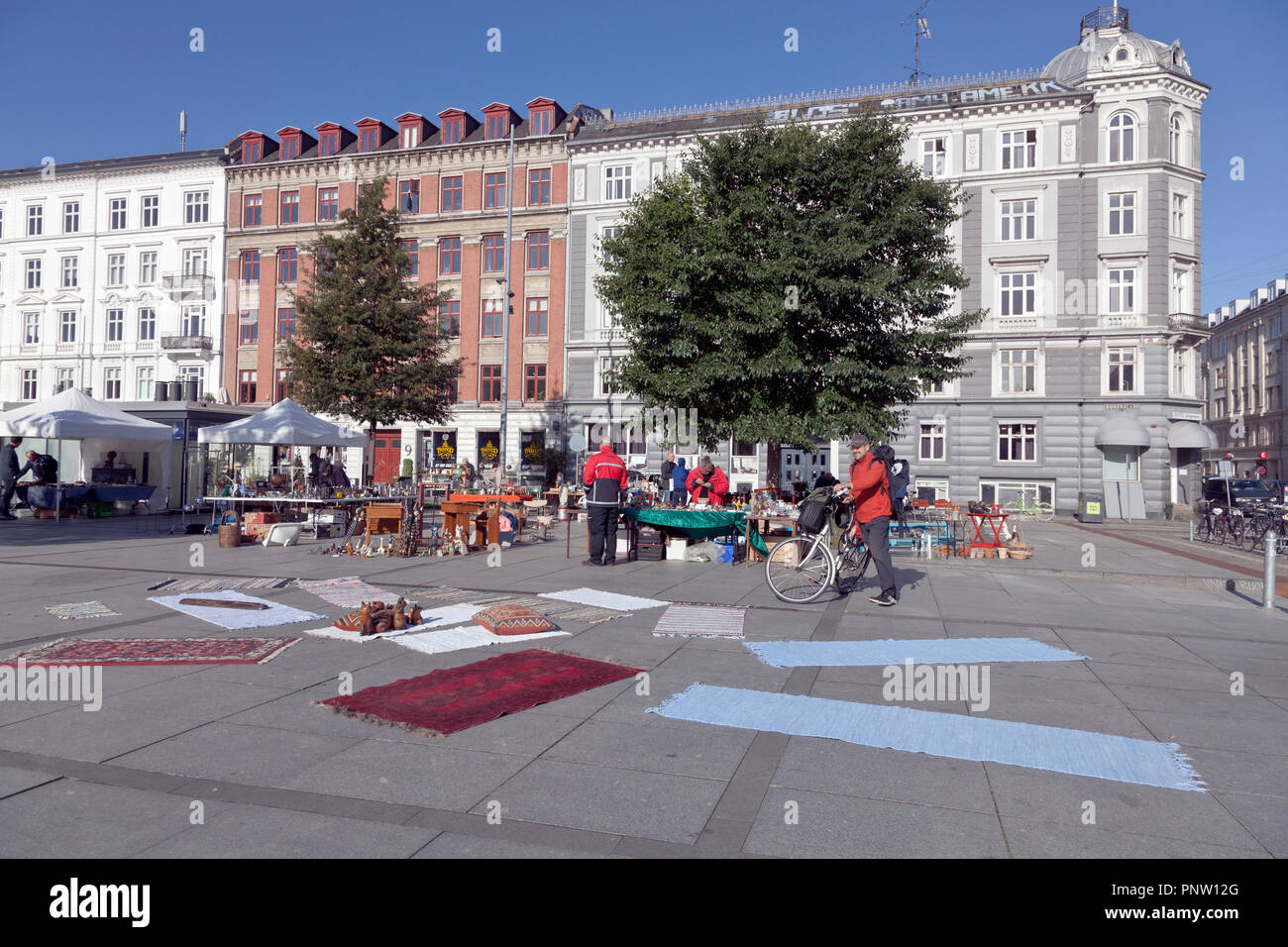 Sabato il mercato delle pulci di Israels Plads, Israele Square, a Copenaghen. Foto Stock