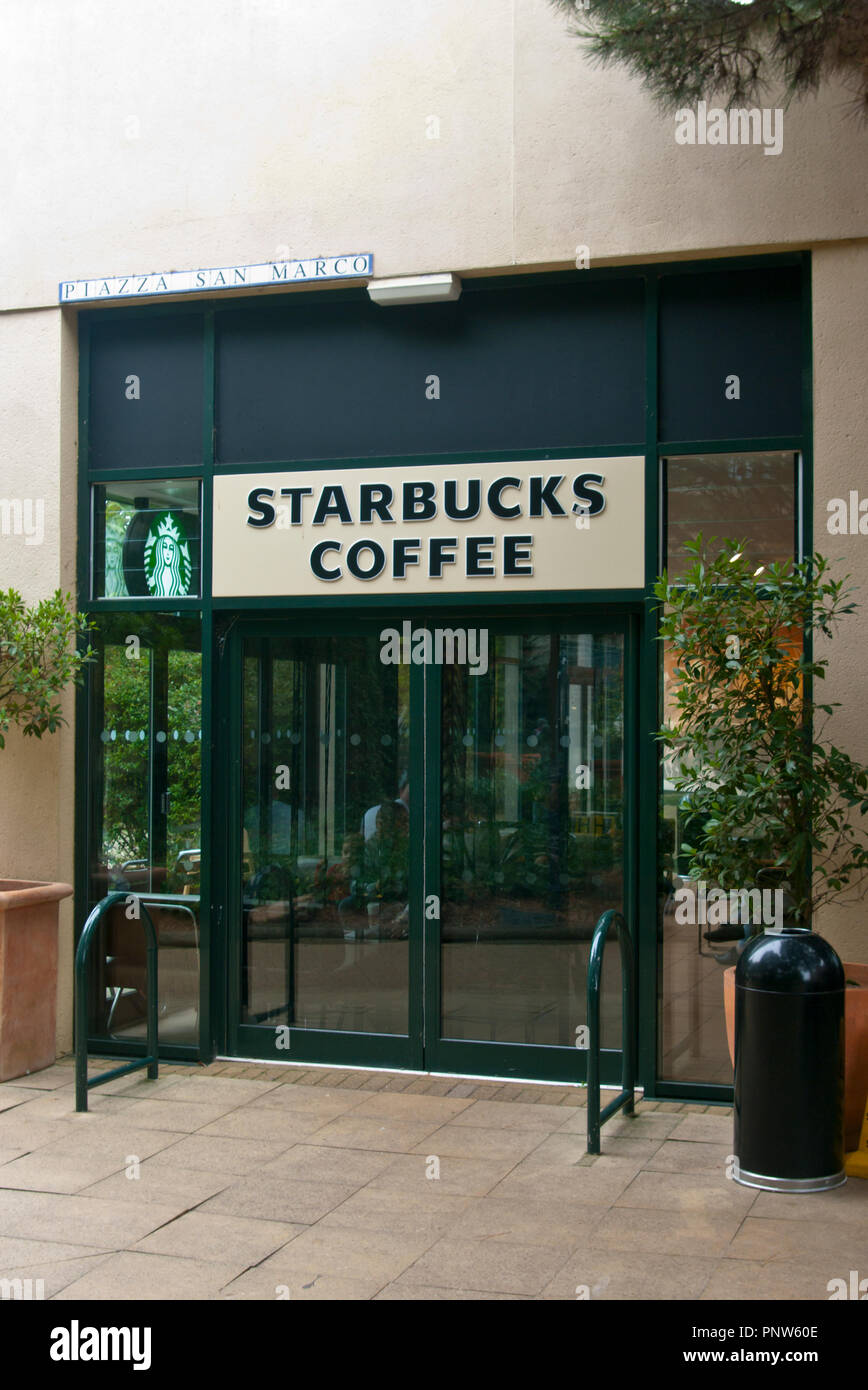 Ingresso anteriore porta ad un Starbucks Coffee Shop Foto Stock