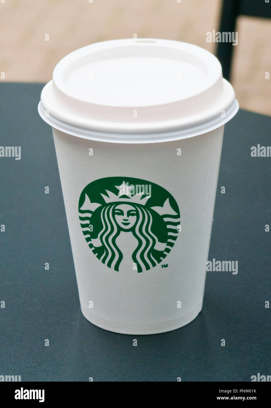 Starbucks in polistirene monouso Tazza da caffè Foto Stock