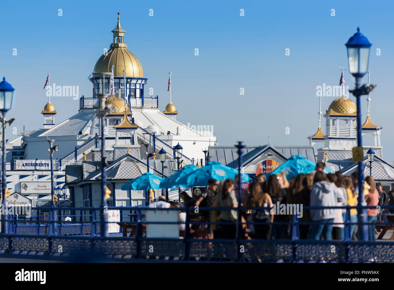 Eastbourne Pier, nella contea di East Sussex, sulla costa sud dell'Inghilterra, Regno Unito. Foto Stock