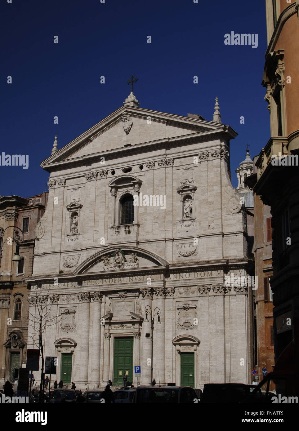 L'Italia. Roma. La Chiesa Nuova (Santa Maria in Vallicella). Il XVI secolo. Facciata progettati da Fausto Rughesi. Completato nel 1605. Foto Stock