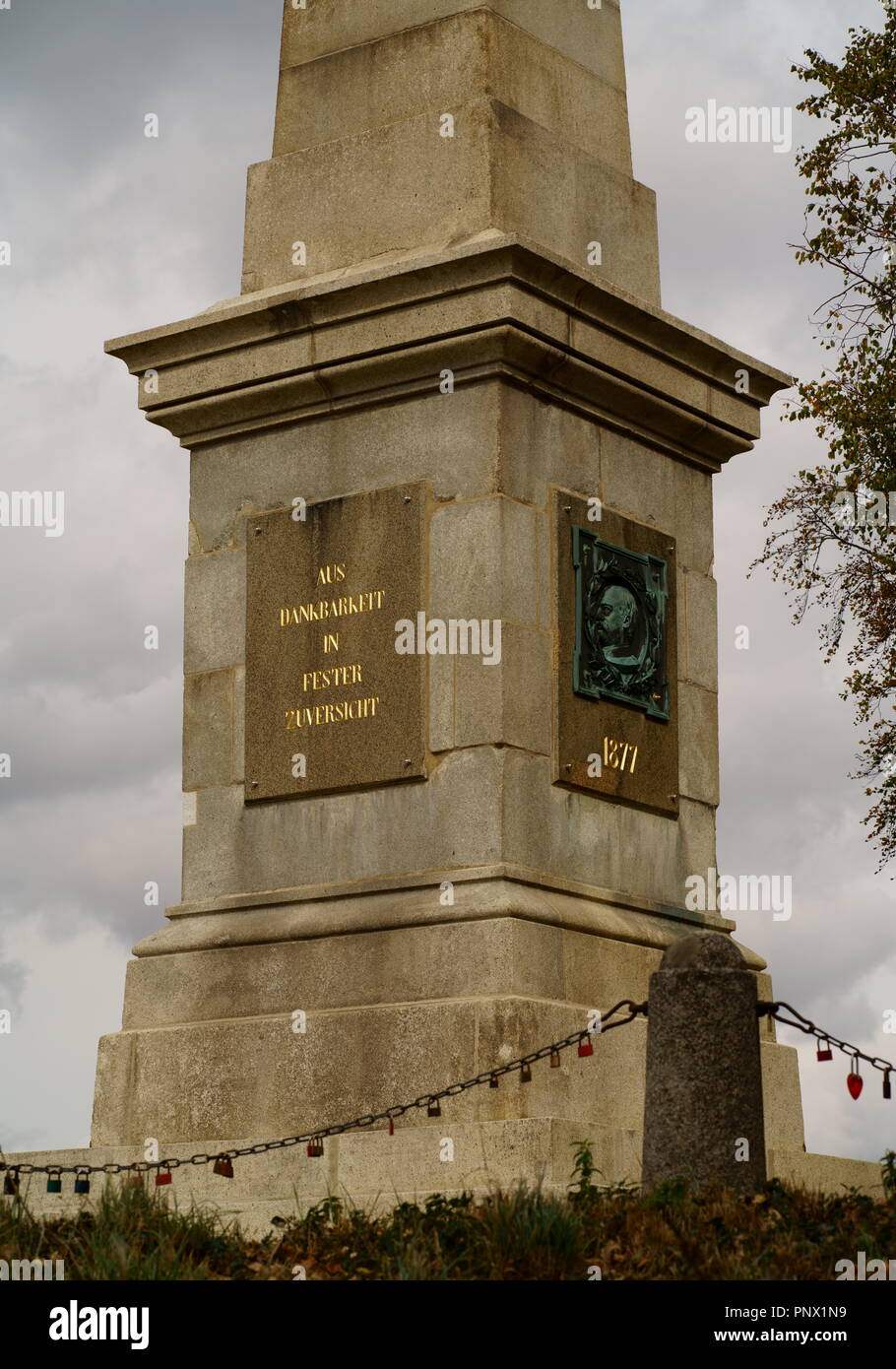 Colonna di Canossa sul Burgberg hilltop, Bad Harzburg, montagne Harz, Bassa Sassonia, Germania. Foto Stock