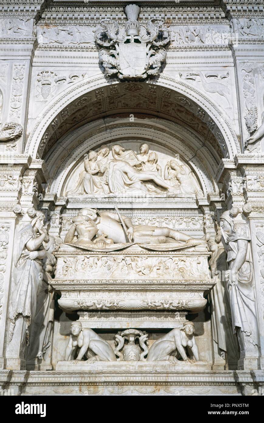 ARTE RENACIMIENTO. ESPAÑA. MAUSOLEO DE RAMON FOLC DE CARDONA ANGLESOLA (m. 1522), Virrey de Sicilia y de Nápoles, construido por Giovanni MERLIANO DE NOLA en 1522 en marmol de Carrara. Ubicado en la Iglesia de Sant Nicolau. BELLPUIG D'Urgell. Provincia de Lleida. Comarca del Urgell. Cataluña. Foto Stock