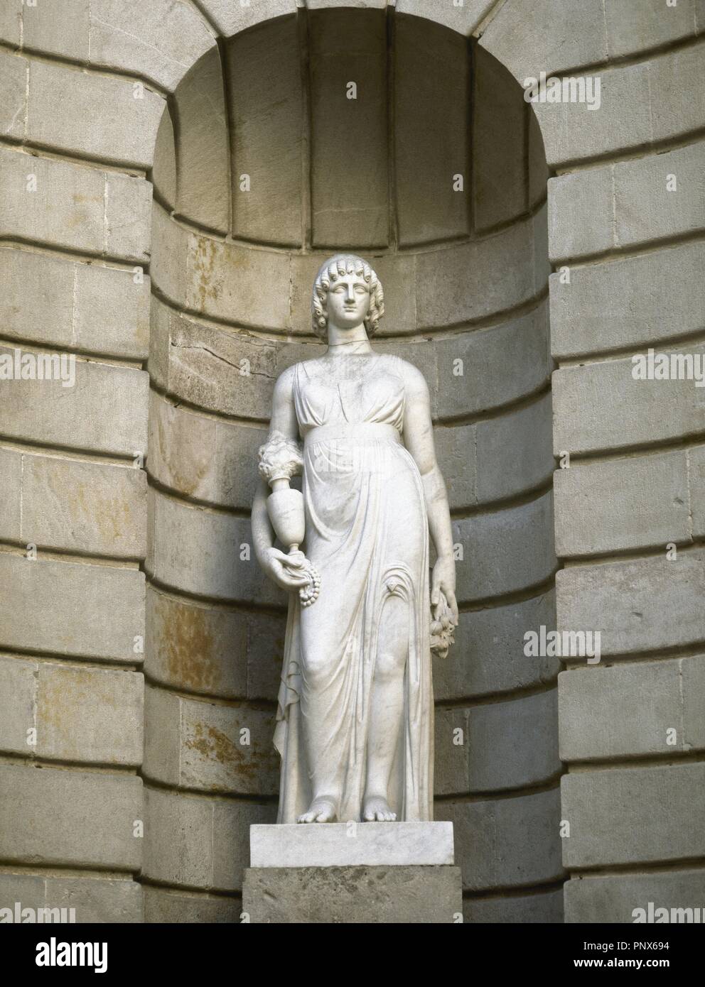 Spagna. La Catalogna. Barcellona. Statua di La Llotja in rappresentanza di Asia da Francesc Bover (1769-1831). Il Neo-classicismo. Gruppo scultoreo chiamato i quattro continenti. Foto Stock