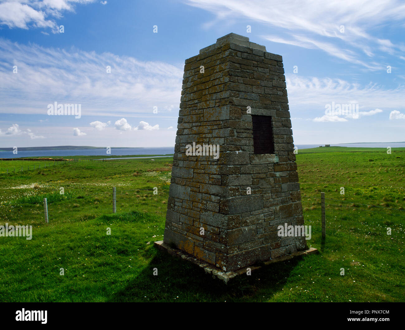 St Magnus il Cenotafio, Egilsay, isole Orcadi Scozia, Regno Unito, istituito nel 1937 per contrassegnare il tradizionale luogo del martirio di Earl Magnus Erlendsson in ANNUNCIO1116/7. Foto Stock