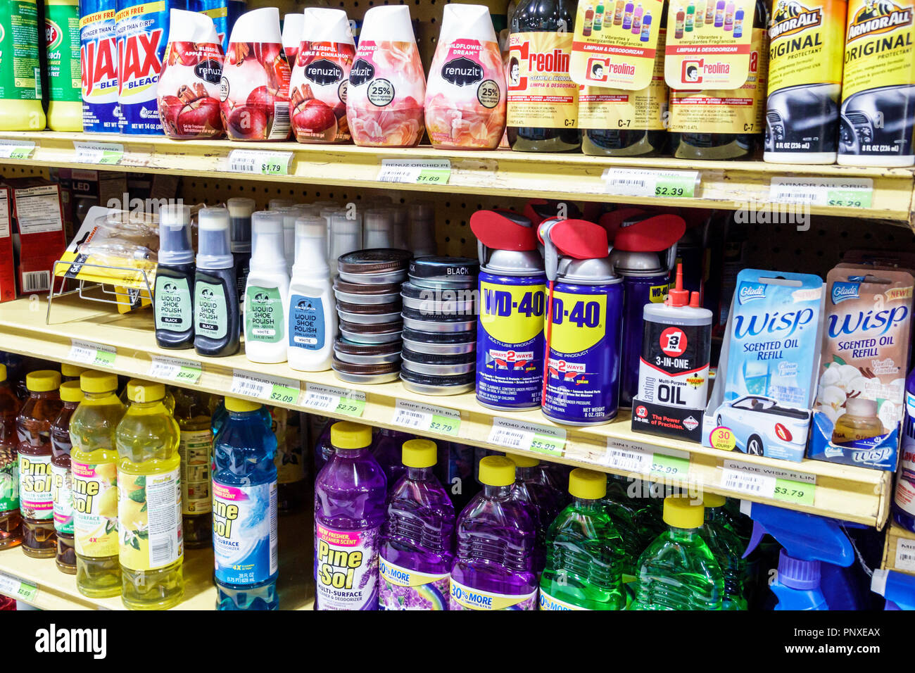 Miami Florida,Little Havana,scaffali,vendita espositori,WD-40,scaffali,detergenti,FL180201027 Foto Stock