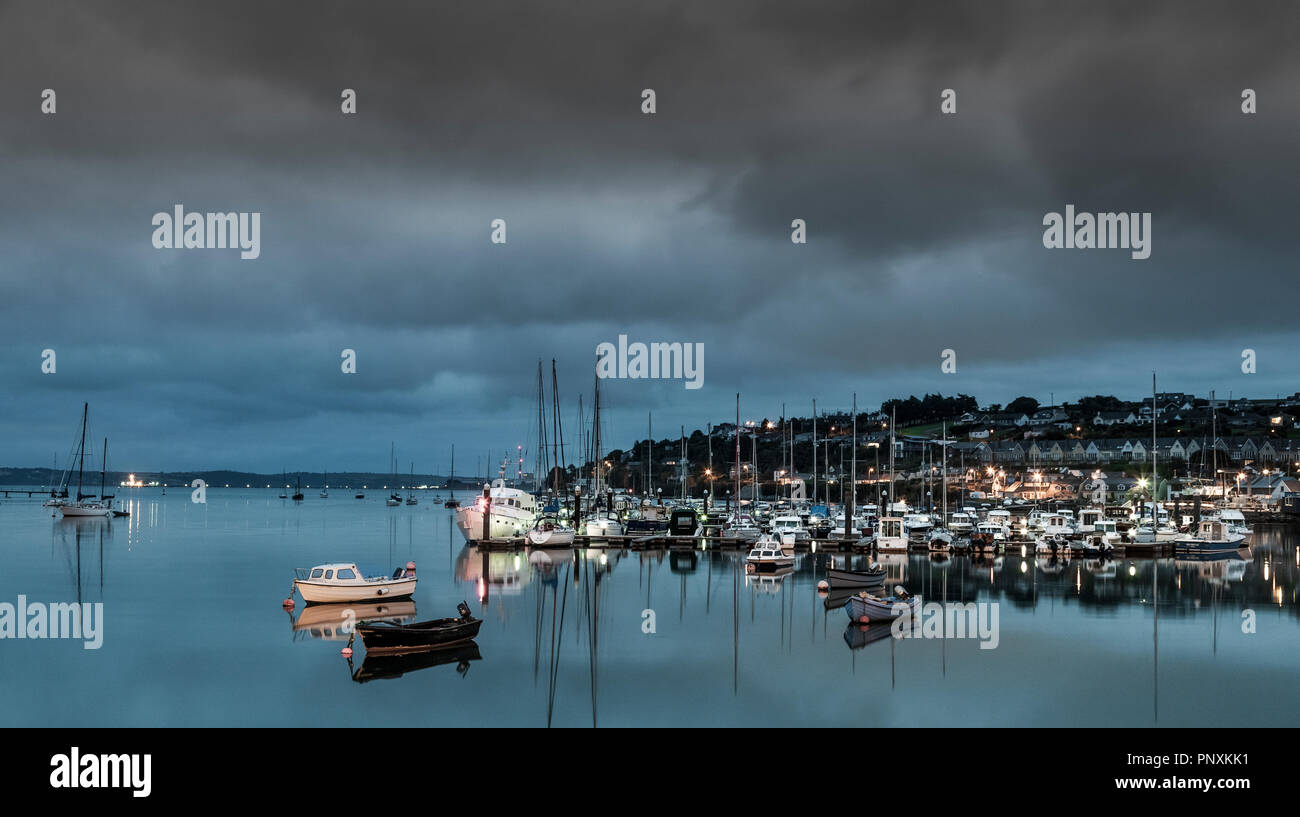 Crosshaven, Cork, Irlanda. Il 30 agosto 2016. Imbarcazioni da diporto ormeggiate al Marina nel pittoresco villaggio di pescatori di Crosshaven Co. Cork, Irlanda Foto Stock