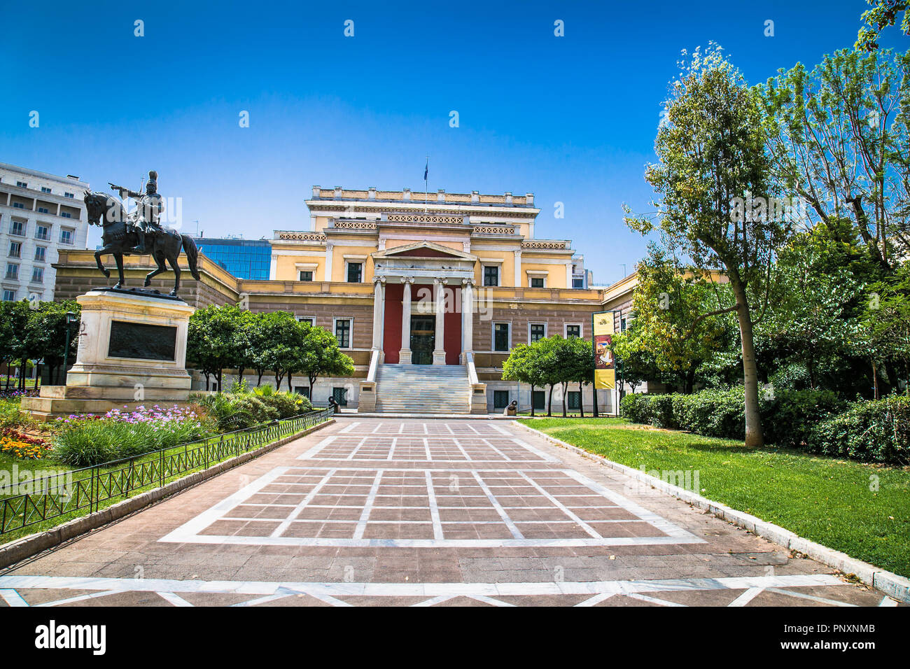 Colpo esterno del Museo Nazionale di Storia situato nella vecchia Casa del Parlamento a Stadiou Street a Atene, Grecia. Foto Stock