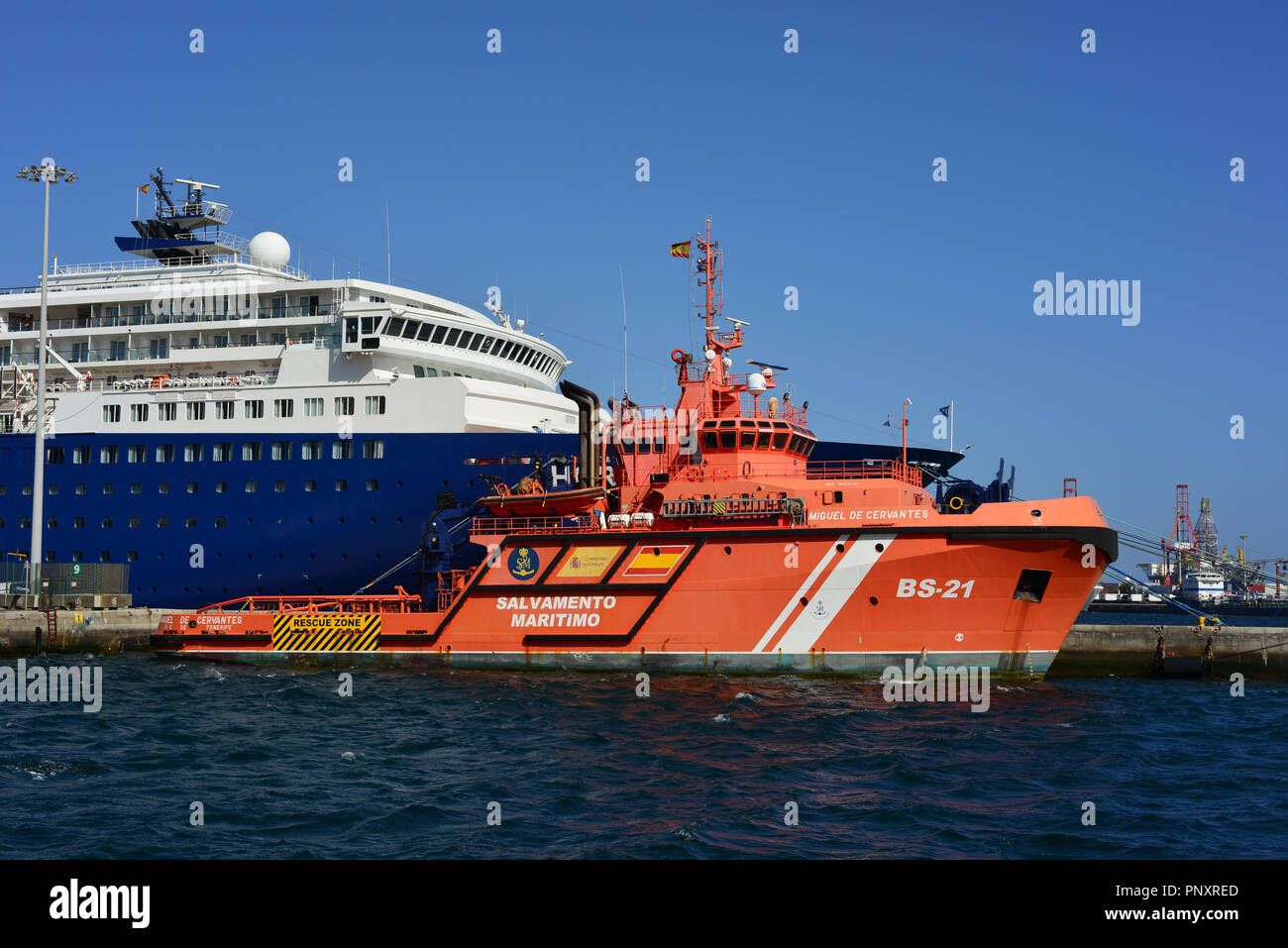 Nave soccorso Miguel de Cervantes nel dock a Las Palmas de Gran Canaria Foto Stock