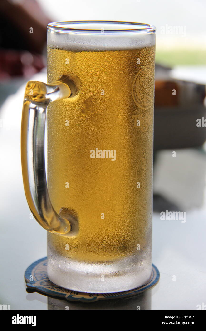 Di ghiaccio freddo birra Tiger in Penang Foto Stock