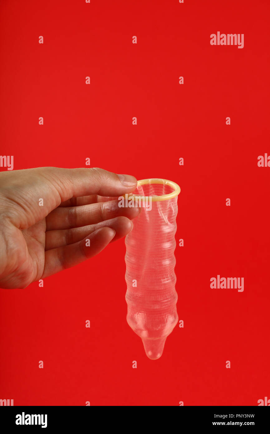 Condom red immagini e fotografie stock ad alta risoluzione - Alamy