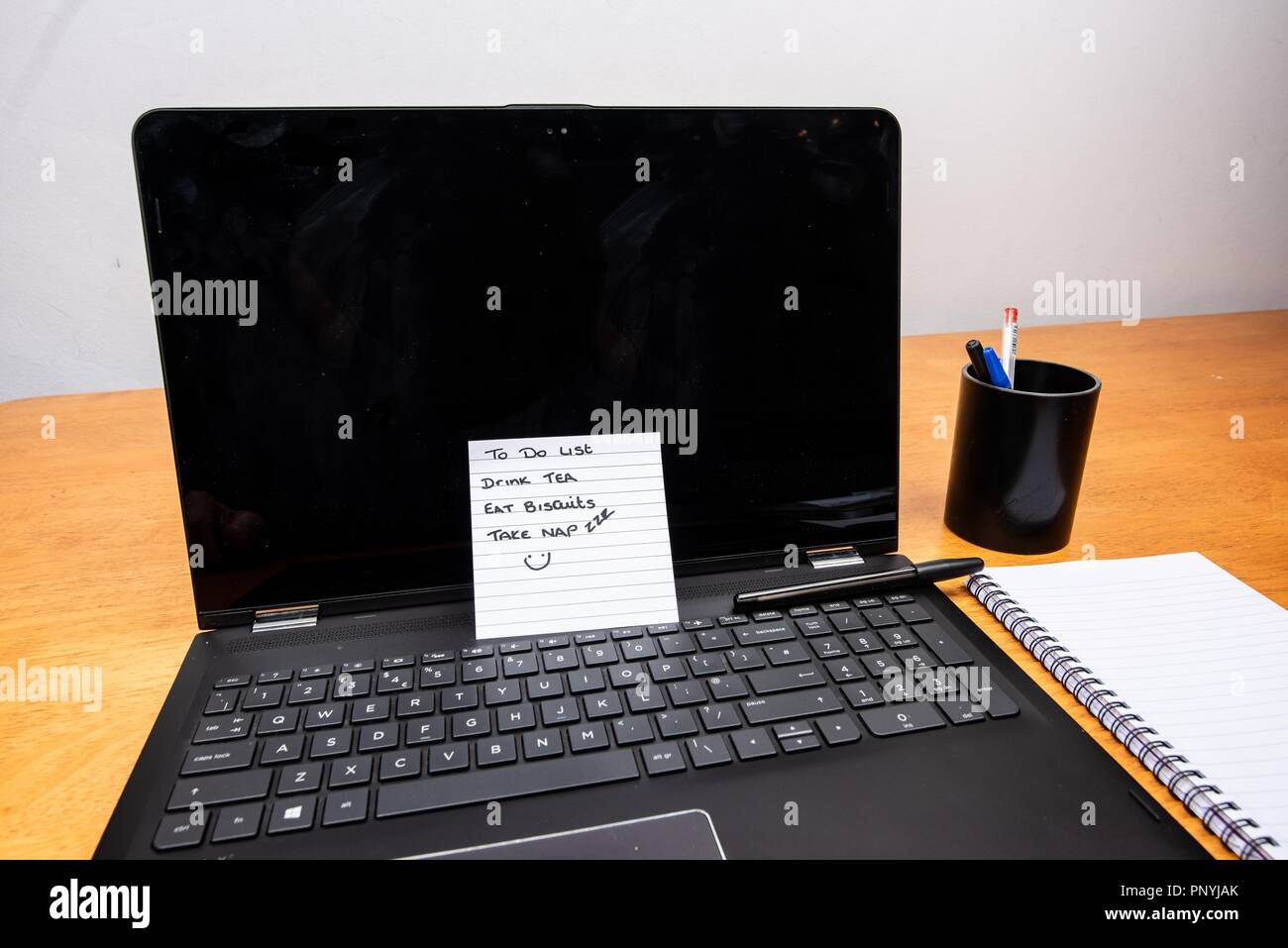 Lap top con post-it Foto Stock