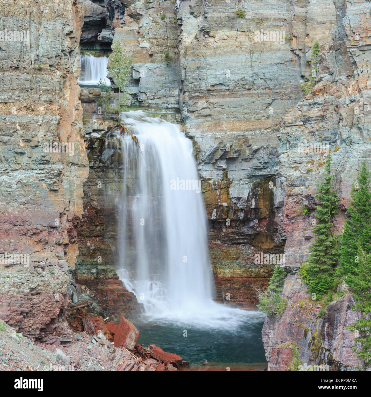 Cascata in un canyon della North Fork blackfoot river in capro espiatorio deserto vicino ovando, montana Foto Stock