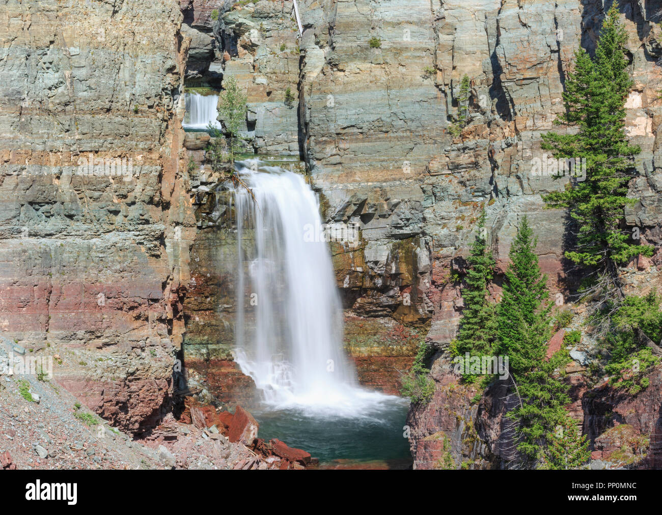 Cascata in un canyon della North Fork blackfoot river in capro espiatorio deserto vicino ovando, montana Foto Stock