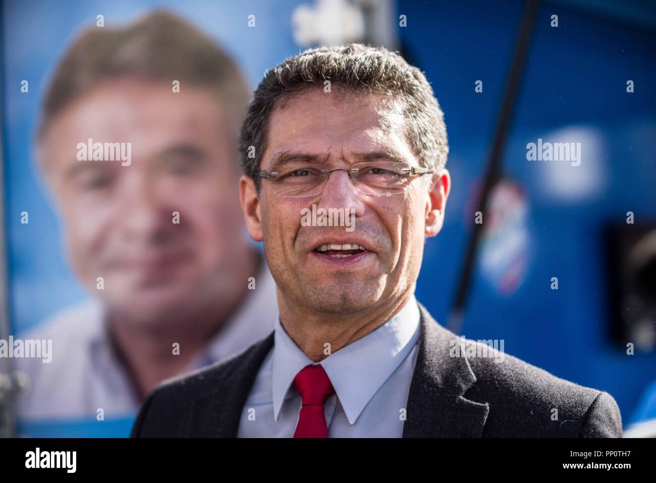 Monaco di Baviera, Germania. Il 22 settembre, 2018. Questo Oktoberfest sabato il lontano-diritto di estrema destra alternativa per la Germania (AFD) partito organizzato due manifestazioni nel centro di Monaco, uno a Max Joseph Platz e il secondo a Stachus. Alla riunione hanno partecipato a numerose figure di estrema destra dello spettro, compreso il neo-nazisti, Heinz Meyer di Pegida Monaco di Baviera che si trova sotto il terrorismo il monitoraggio e i membri dell'Identitaere estremisti Bewegung. Credito: Sachelle Babbar/ZUMA filo/Alamy Live News Foto Stock