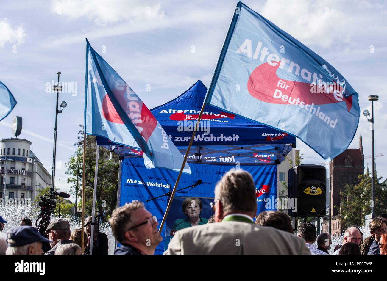 Monaco di Baviera, Germania. Il 22 settembre, 2018. Questo Oktoberfest sabato il lontano-diritto di estrema destra alternativa per la Germania (AFD) partito organizzato due manifestazioni nel centro di Monaco, uno a Max Joseph Platz e il secondo a Stachus. Alla riunione hanno partecipato a numerose figure di estrema destra dello spettro, compreso il neo-nazisti, Heinz Meyer di Pegida Monaco di Baviera che si trova sotto il terrorismo il monitoraggio e i membri dell'Identitaere estremisti Bewegung. Credito: Sachelle Babbar/ZUMA filo/Alamy Live News Foto Stock