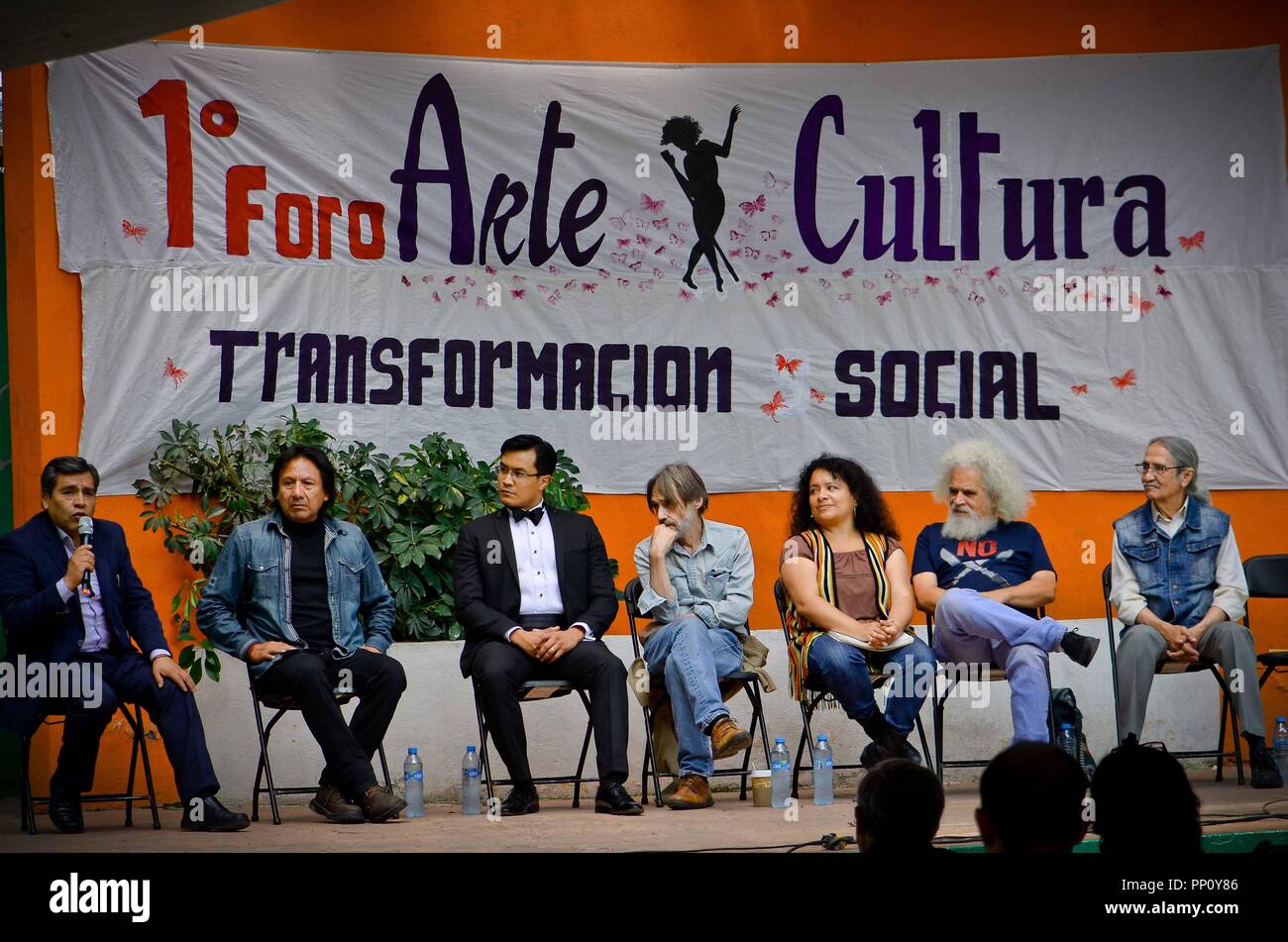 Messico. 22 settembre 2018. CuautitlÃ¡n Izcalli, México. Il primo Forum culturale ''l'arte e cultura, asse di trasformazione sociale'' è stato tenuto in questo comune del Messico. Nell'immagine, da sinistra a destra, Ricardo NÃºÃ±ez ( Presidente eletto CuautitlÃ¡n Izcalli ), Oscar Palacios ( artista di plastica della UNAM ), Javier García-a ( Dir. Della Gioventù Symphony C.I. ), Jorge Belarmino (.cronista ), Sonia Jiménez ( Esc. Sup. Di Musica ), Enrique Cisneros ( CLETA UNAM ), y Amilcar Nieves ( HistorianUNAM ). Foto: OMAR L'PEZ (credito Immagine: © Omar LopezZUMA filo) Credito: ZUMA Press, Inc./Alamy Live News Foto Stock