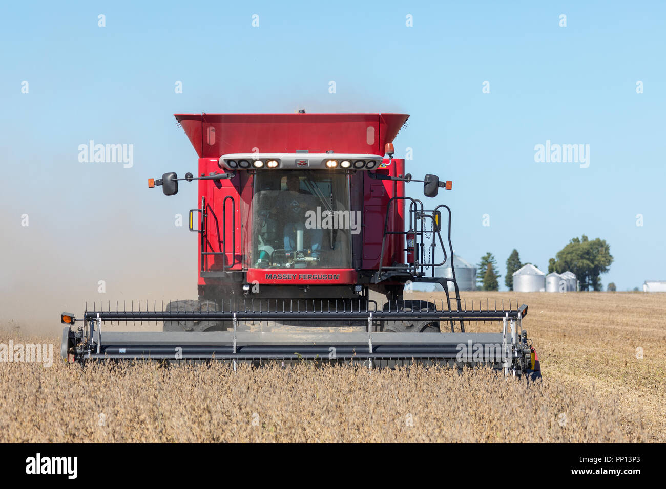 Des Moines County, Iowa, USA. 23 Settembre, 2018. Iowa gli agricoltori in Des Moines County, Iowa ha iniziato la raccolta della soia come i prezzi continuano a diminuire. Fagioli di soia chiuso a $8.50 USD questa settimana come noi la guerra commerciale con la Cina non mostra alcun fine in vista. Credito: Keith Turrill/Alamy Live News Foto Stock