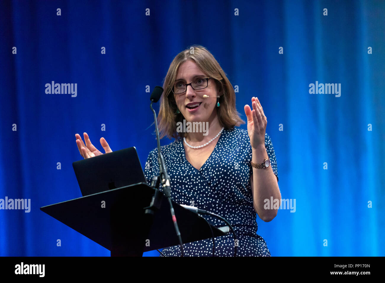 Neurologo Sarah-Jayne Blakemore parlando di 'La vita segreta del cervello adolescenti', sul palco principale a New Scientist Live Foto Stock