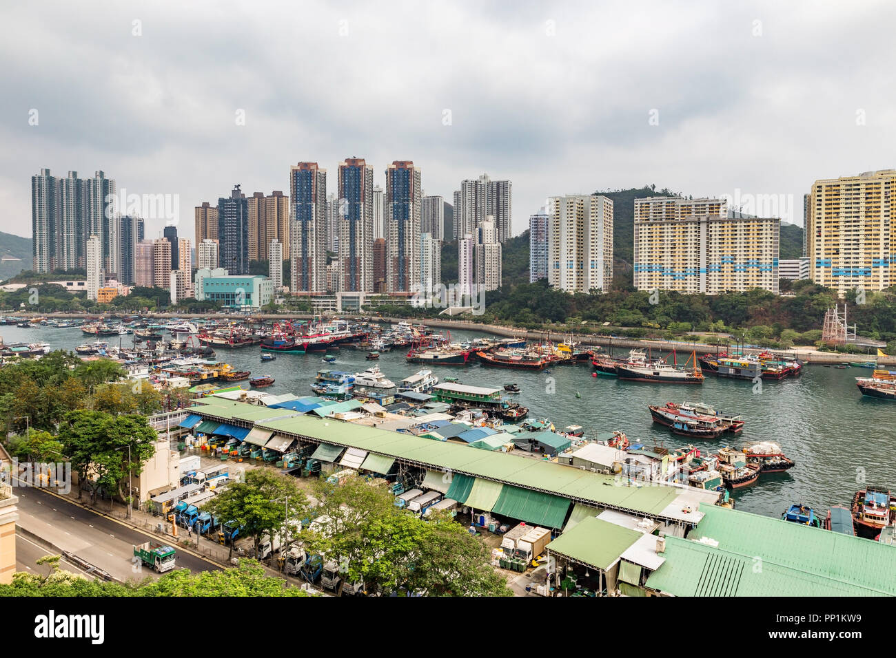 Vista aerea del porto di Aberdeen (Aberdeen Typhoon Shelter) in Hong Kong Foto Stock